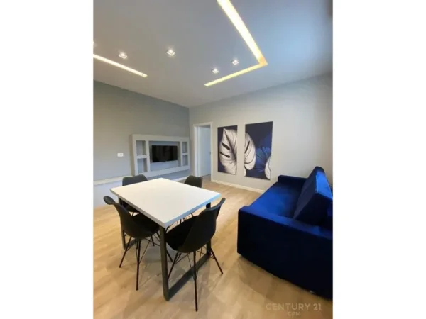 Tirane, jepet me qera apartament 1+1 Kati 2, 65 m² 500 € (21 Dhjetori, pranë Fakultetit të Inxhinierisë së Ndërtimit, përballë konvikteve)