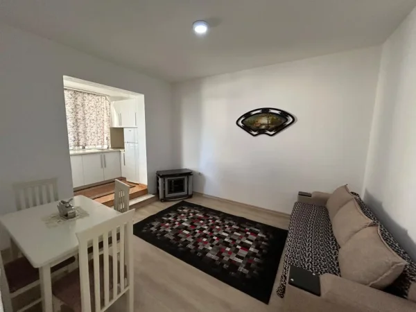 Tirane, jap me qera apartament 3+1 Kati 1, 100 m² 500 € (rruga stavri themeli)