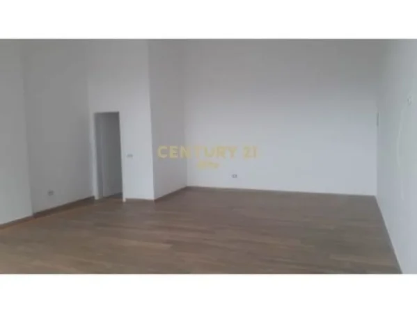 Tirane, shitet ambjent biznesi Kati 0, 50 m² 114.000 € (Oxhaku)
