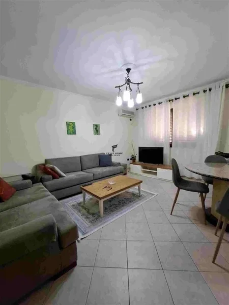Tirane, jepet me qera apartament 2+1 Kati 2, 90 m² 650 € (ALI DEMI)