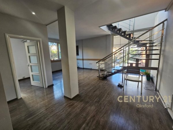 Tirane, jepet me qera ambjent biznesi Kati 3, 144 m² 1.350 € 