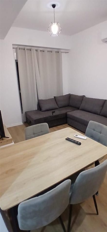 Tirane, jepet me qera apartament 1+1+Ballkon Kati 2, 67 m² 67 € (ALI DEMI)