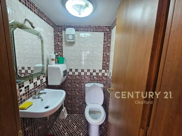 Tirane, jepet me qera ambjent biznesi , 61 m² 1.250 € 