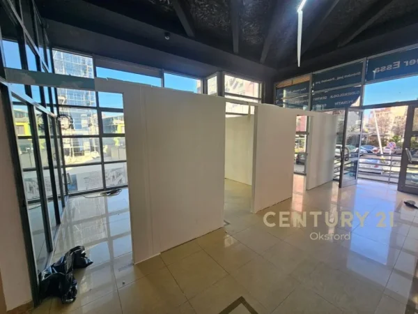 Tirane, jepet me qera ambjent biznesi , 61 m² 1.250 € 