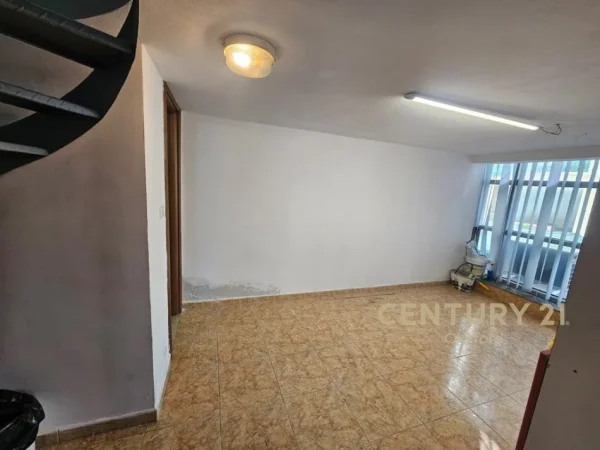 Tirane, jepet me qera ambjent biznesi , 61 m² 1.250 € 
