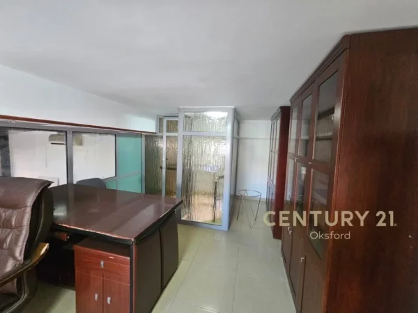 Tirane, jepet me qera ambjent biznesi , 61 m² 1.250 € 