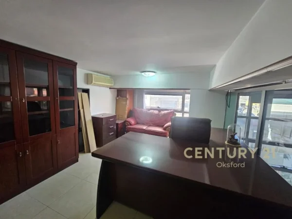 Tirane, jepet me qera ambjent biznesi , 61 m² 1.250 € 