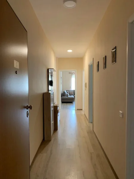 Tirane, jepet me qera apartament 2+1+Ballkon Kati 2, 100 m² 700 € (KOPSHTI BOTANIK)