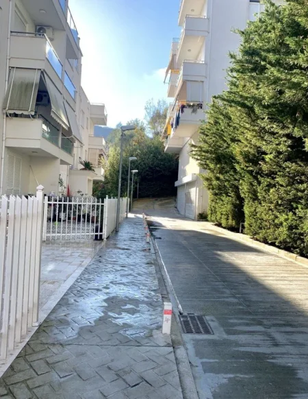 Tirane, jepet me qera apartament 2+1+Ballkon Kati 2, 100 m² 700 € (KOPSHTI BOTANIK)