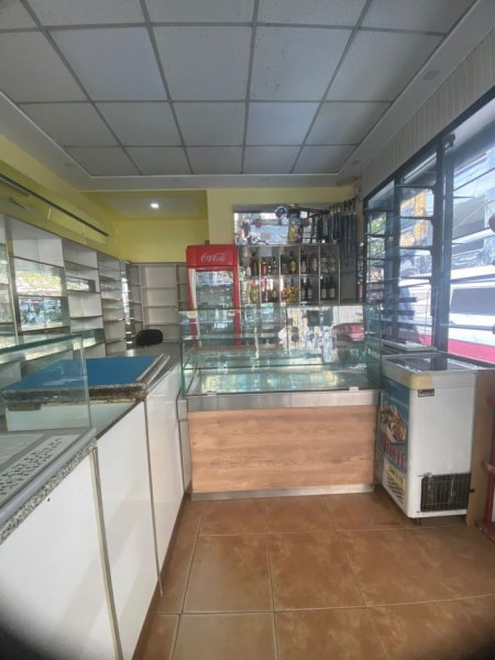Tirane, jepet me qera dyqan , 30 m² 1.500 € 