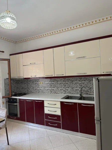 Tirane, jepet me qera apartament 2+1+Aneks+Ballkon Kati 1, 150 m² 350 € (CASA ITALIA)