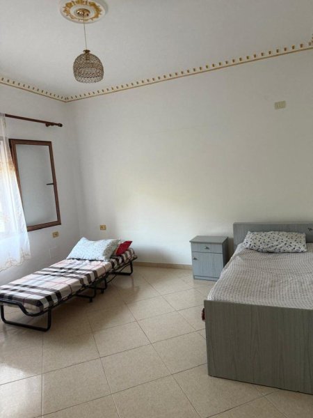 Tirane, jepet me qera apartament 2+1+Aneks+Ballkon Kati 1, 150 m² 350 € (CASA ITALIA)