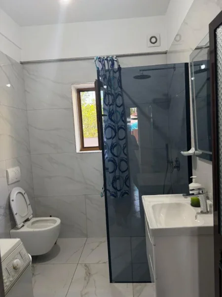 Tirane, jepet me qera apartament 2+1+Aneks+Ballkon Kati 1, 150 m² 350 € (CASA ITALIA)