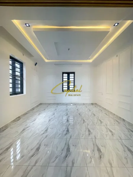 Tirane, jepet me qera dyqan Kati 0, 31 m² 650 € (QENDER)