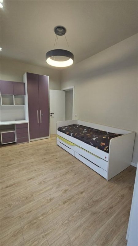 Tirane, jepet me qera apartament 3+1+Ballkon Kati 3, 118 m² 1.200 € (Liqeni i Thate)