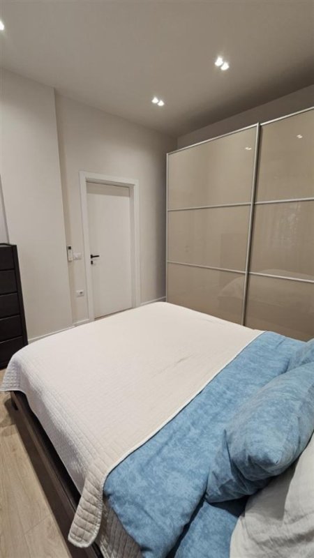 Tirane, jepet me qera apartament 3+1+Ballkon Kati 3, 118 m² 1.200 € (Liqeni i Thate)