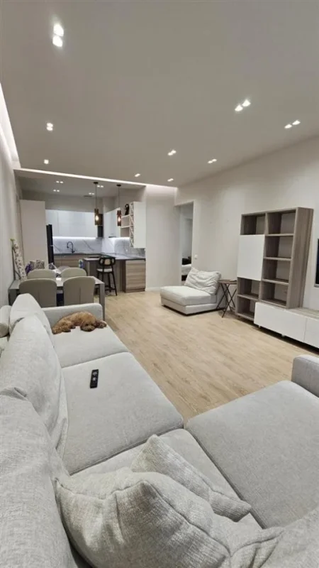 Tirane, jepet me qera apartament 3+1+Ballkon Kati 3, 118 m² 1.200 € (Liqeni i Thate)