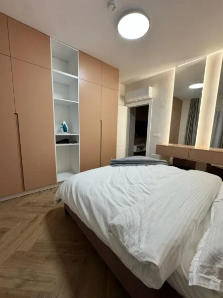 Tirane, jepet me qera apartament 1+1+Ballkon Kati 1, 60 m² 450 € (rruga 5 maj prapa concord center)