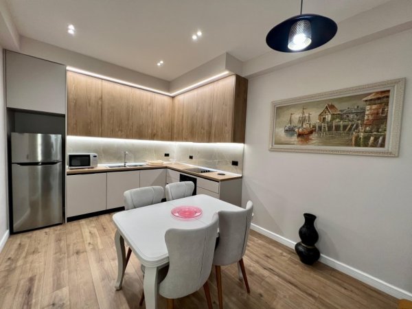 Tirane, jap me qera apartament 1+1 Kati 1, 60 m² 600 € (RRUGA E DURRESIT)