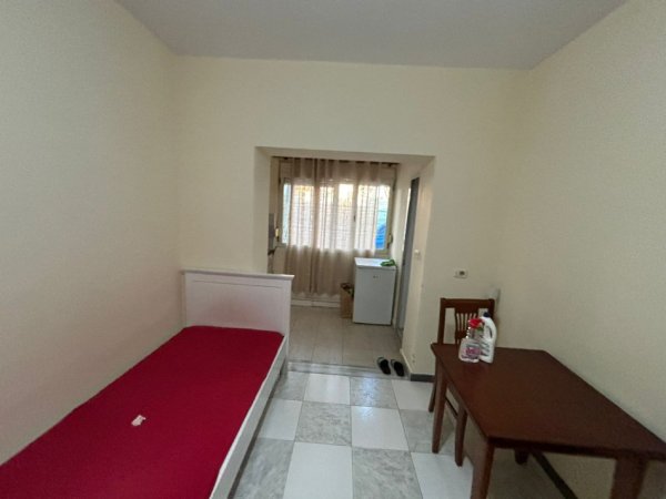 Tirane, jepet me qera garsonier 1+1 Kati 2, 30 m² 300 € (stacioni trenit)