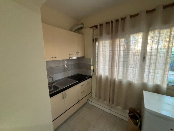 Tirane, jepet me qera garsonier 1+1 Kati 2, 30 m² 300 € (stacioni trenit)