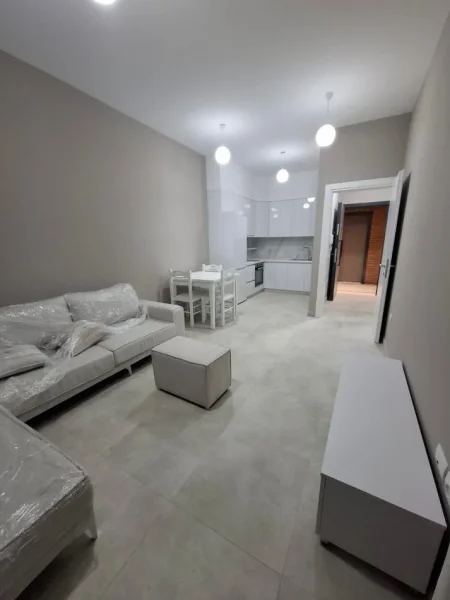 Tirane, jap me qera apartament 1+1 Kati 6, 65 m² 600 € (RRUGA BEDRI KARAPICI PERBALLE AMERIKAN 3)