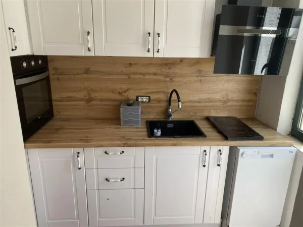 Tirane, jepet me qera apartament 1+1+Ballkon Kati 2, 50 m² 650 € (BLLOKU)