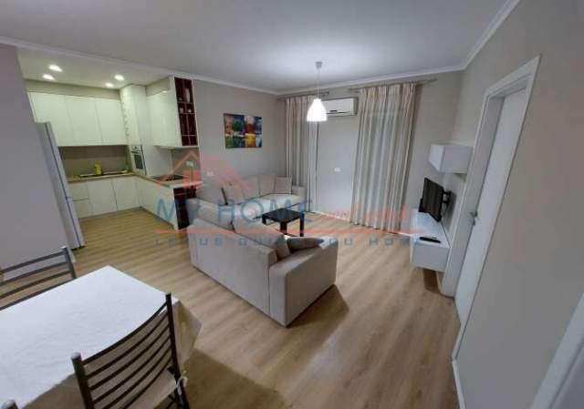 Tirane, jepet me qera apartament 1+1+BLK Kati 6, 65 m² 450 Euro (21 dhjetori)
