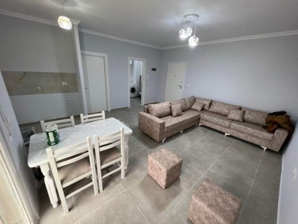 Tirane, jepet me qera apartament 1+1+BLK Kati 3, 60 m² 300 Euro (perballe kompleksit Mangalem)