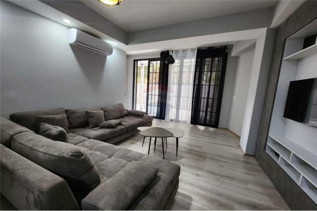 Tirane, jepet me qera apartament 2+1+A Kati 1, 105 m² 600 Euro (Komuna Parisit)