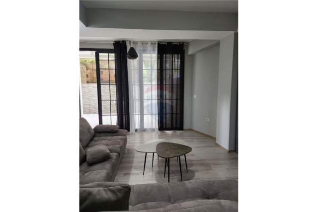 Tirane, jepet me qera apartament 2+1+A Kati 1, 105 m² 600 Euro (Komuna Parisit)