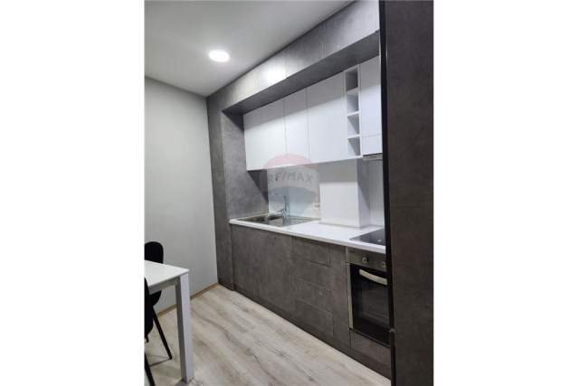 Tirane, jepet me qera apartament 2+1+A Kati 1, 105 m² 600 Euro (Komuna Parisit)