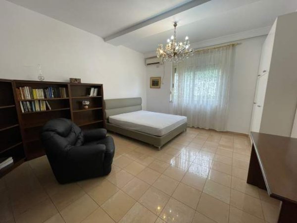 Tirane, jepet me qera apartament 3+1+BLK Kati 7, 140 m² 800 Euro (bllok)