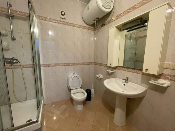 Tirane, jepet me qera apartament 3+1+BLK Kati 7, 140 m² 800 Euro (bllok)
