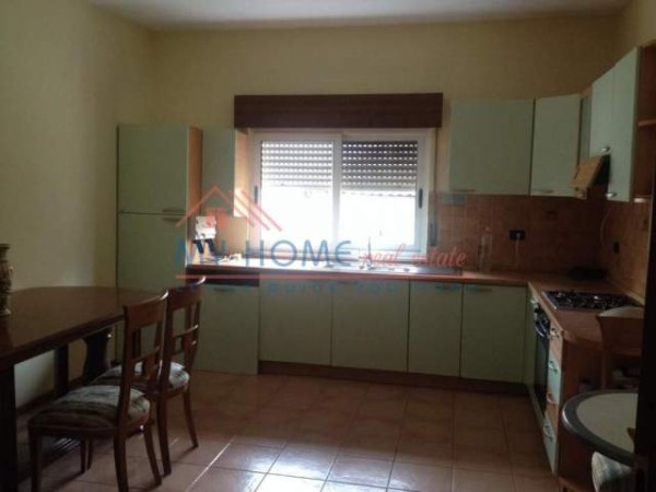 Tirane, jepet me qera apartament 1+1 Kati 3, 90 m² 35.000 (SIRI KODRA)