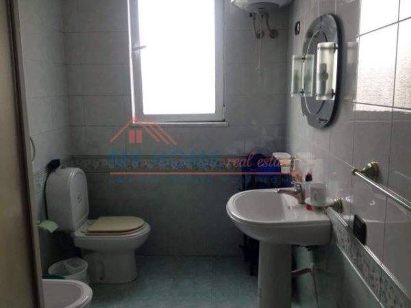 Tirane, jepet me qera apartament 1+1 Kati 3, 90 m² 35.000 (SIRI KODRA)