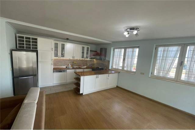 Tirane, jap me qera apartament 550 Euro (21 dhjetori)