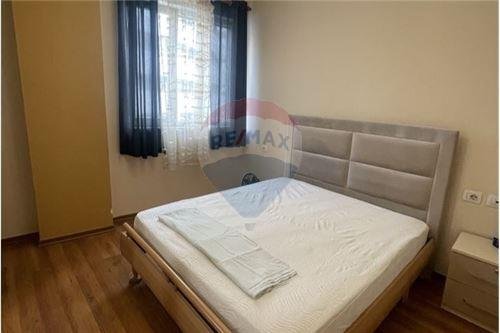 Tirane, jepet me qera apartament 2+1+A+BLK Kati 6, 92 m² 500 Euro (21 Dhjetori)