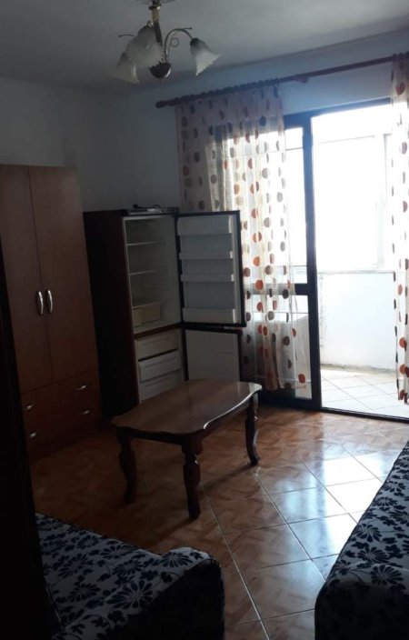 Tirane, jepet me qera garsonier Kati 10, 30 m² 26.000 Leke (BULEVARDI BAJRAM CURRI)