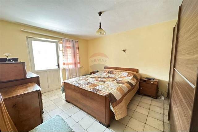 Tirane, jepet me qera apartament 1+1 Kati 4, 55 m² 300 Euro (Ali Demi)