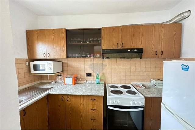 Tirane, jepet me qera apartament 1+1 Kati 4, 55 m² 300 Euro (Ali Demi)