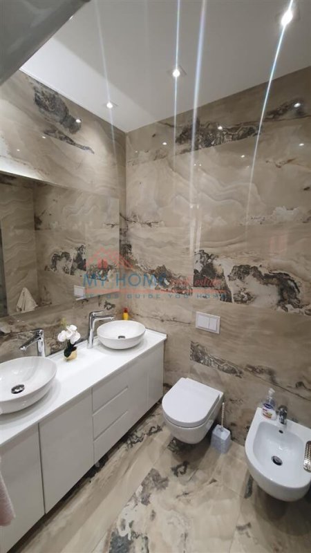 Tirane, jepet me qera apartament 2+1+BLK Kati 6, 102 m² 850 Euro (rruga e dibres)