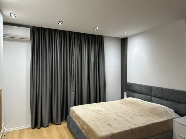 Tirane, jap me qera dhome 1+1 Kati 3, 40 m² 45 Euro (Kajo Karafili)