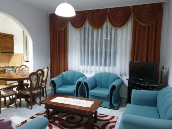 Tirane, jap me qera shtepi 2 Katshe Kati 1, 65 m² 30.000 Leke (Fitnete Rexha)