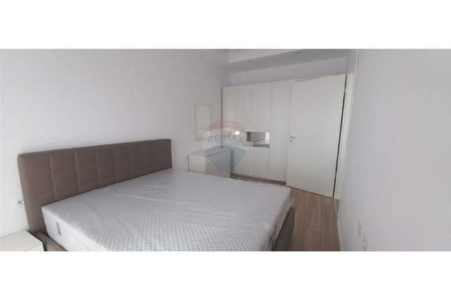 Tirane, jepet me qera apartament 1+1 Kati 7, 60 m² 300 Euro (Ali Demi)