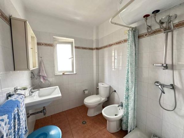 Tirane, jepet me qera apartament 1+1+BLK Kati 4, 55 m² 300 Euro (Ali Demi)