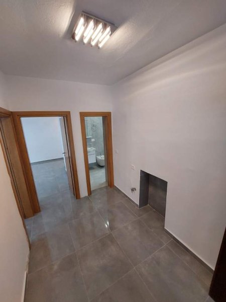 Tirane, jepet me qera apartament 1+1 Kati 2, 60 m² 400 Euro te Ish Parku i Autobuzave