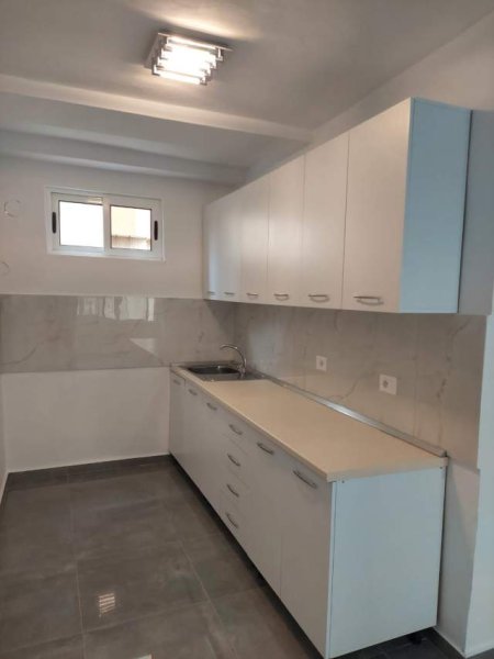 Tirane, jepet me qera apartament 1+1 Kati 2, 60 m² 400 Euro te Ish Parku i Autobuzave