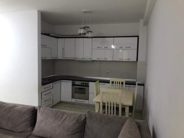 Tirane, jepet me qera apartament 2+1+BLK Kati 1, 90 m² 30.000 Leke (Aleksander Konda)