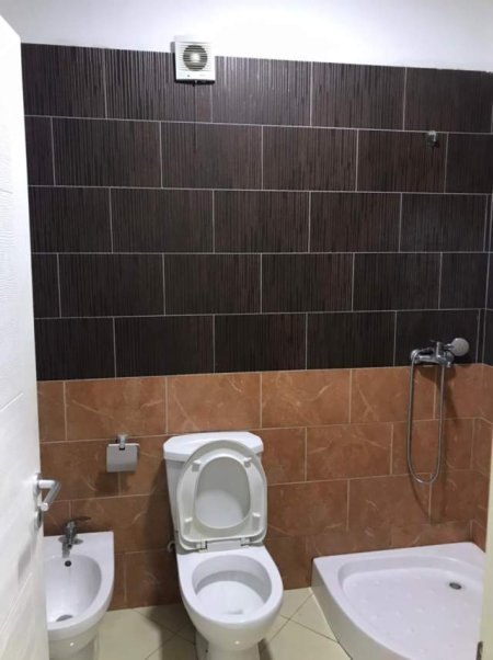 Tirane, jepet me qera apartament 2+1+BLK Kati 1, 90 m² 30.000 Leke (Aleksander Konda)